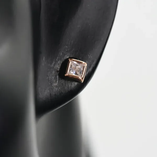 Серьги-пусеты из серебра с фианитом, золочение
