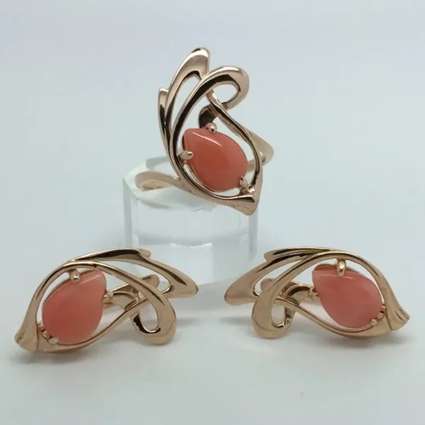 Кольцо из серебра с кораллом, золочение