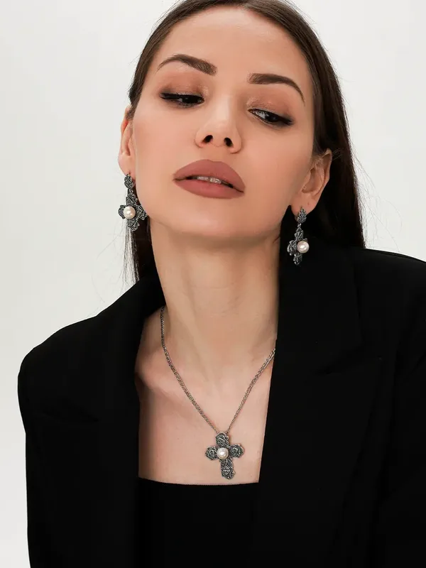 Серьги из серебра с жемчугом и марказитом, оксид