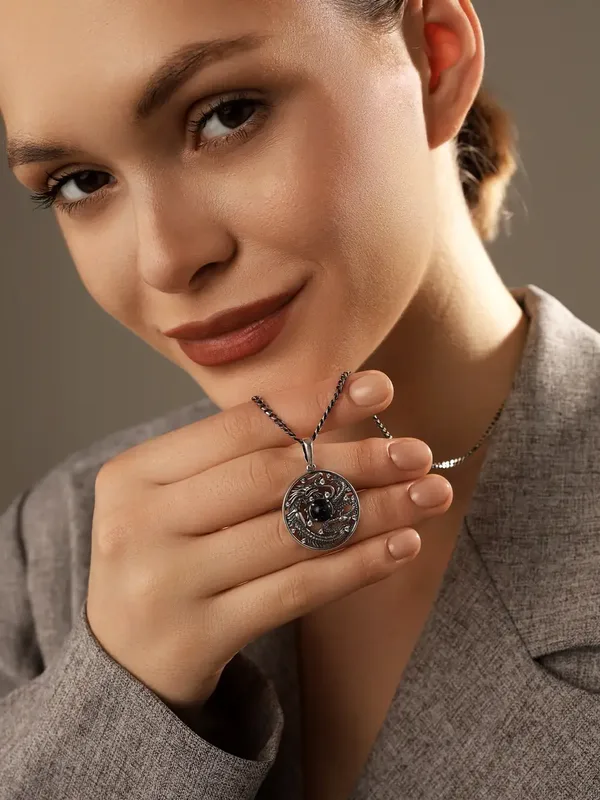 Подвеска из серебра с фианитом