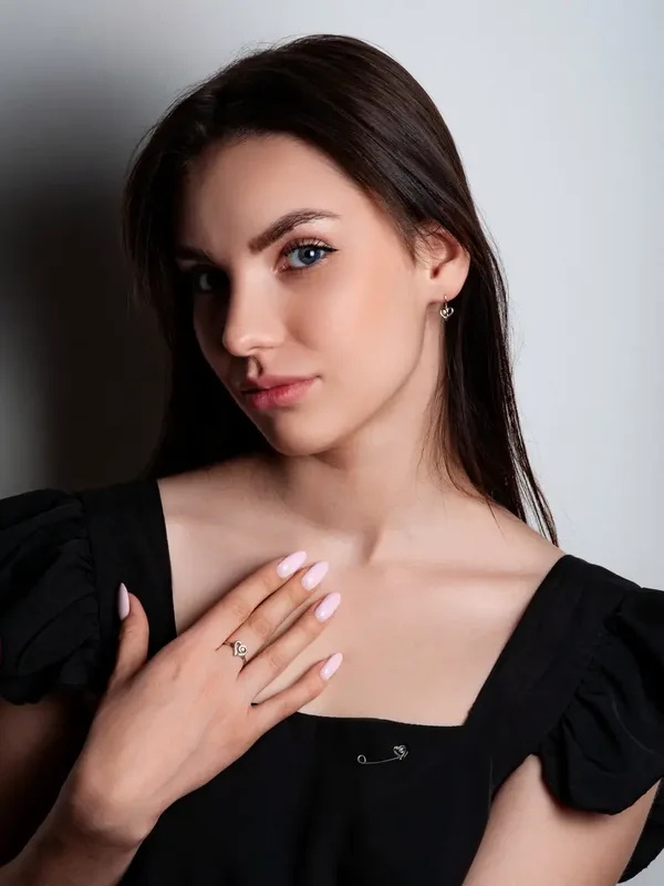 Серьги из серебра с фианитом, родий