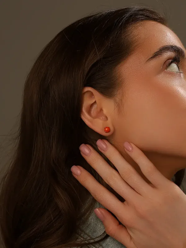 Серьги-пусеты из серебра с кораллом, золочение