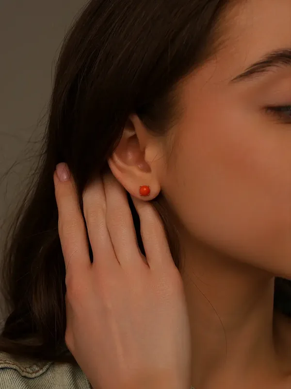 Серьги-пусеты из серебра с кораллом, золочение