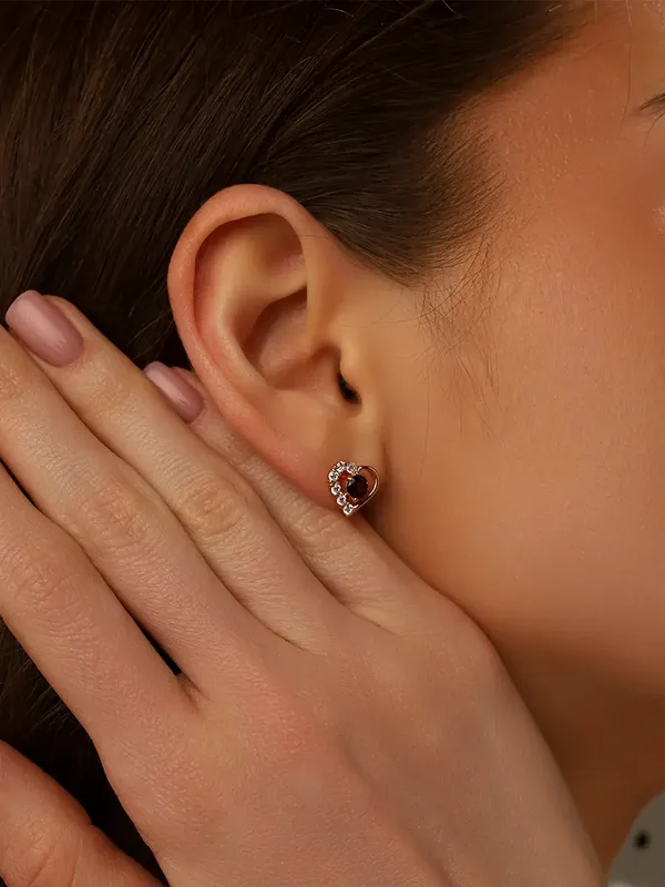 Серьги-пусеты из серебра с гранатом и фианитом, золочение
