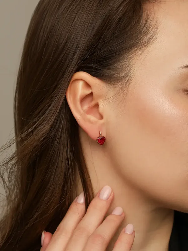 Серьги из серебра с рубином, фианитом и корундом, золочение