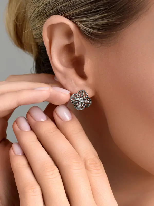 Серьги из серебра с фианитом, родий