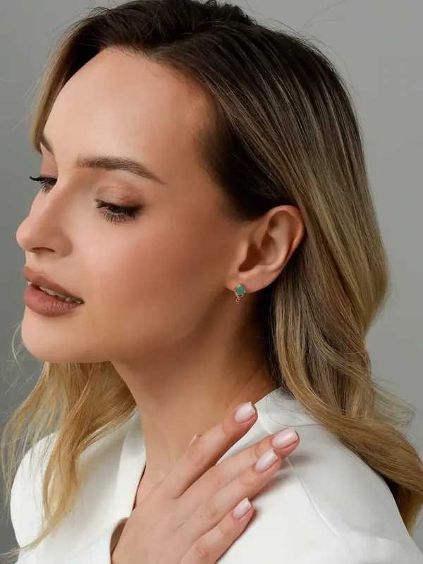 Серьги из серебра с изумрудом и фианитом, золочение