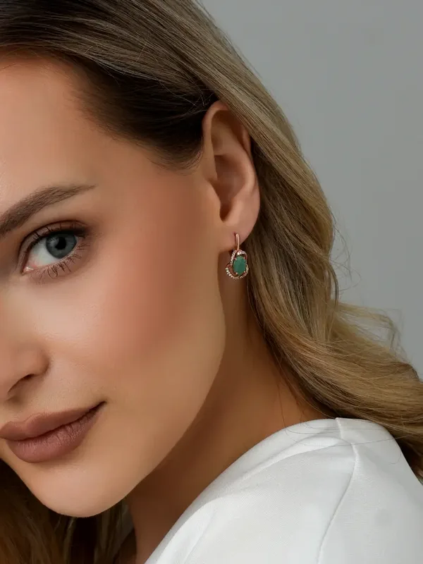 Серьги из серебра с изумрудом и фианитом, золочение