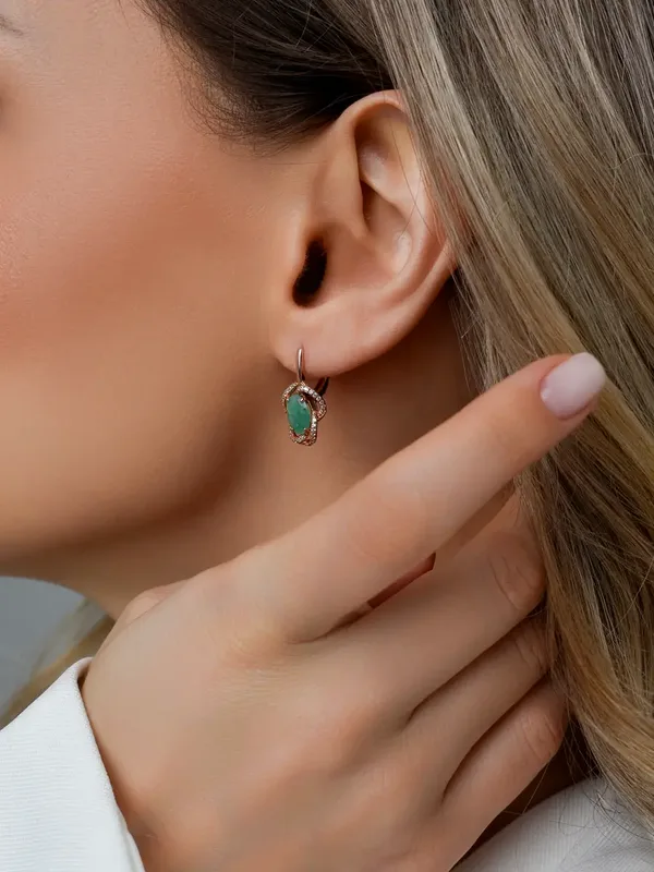 Серьги из серебра с изумрудом и фианитом, золочение