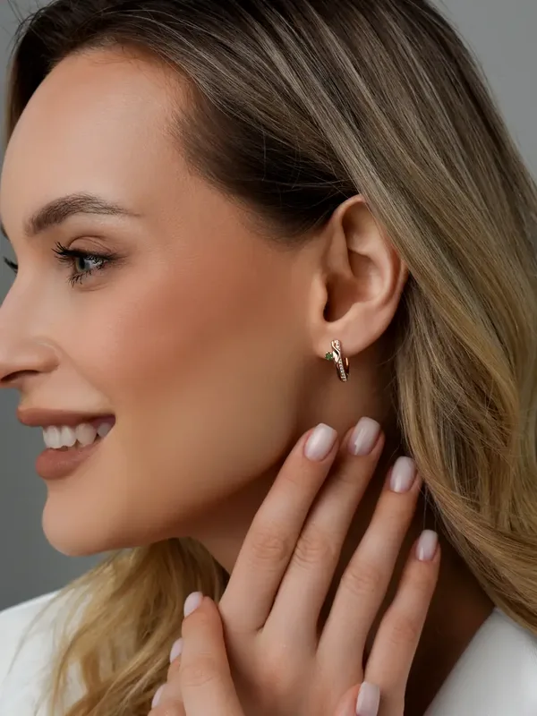 Серьги из серебра с изумрудом и фианитом, золочение