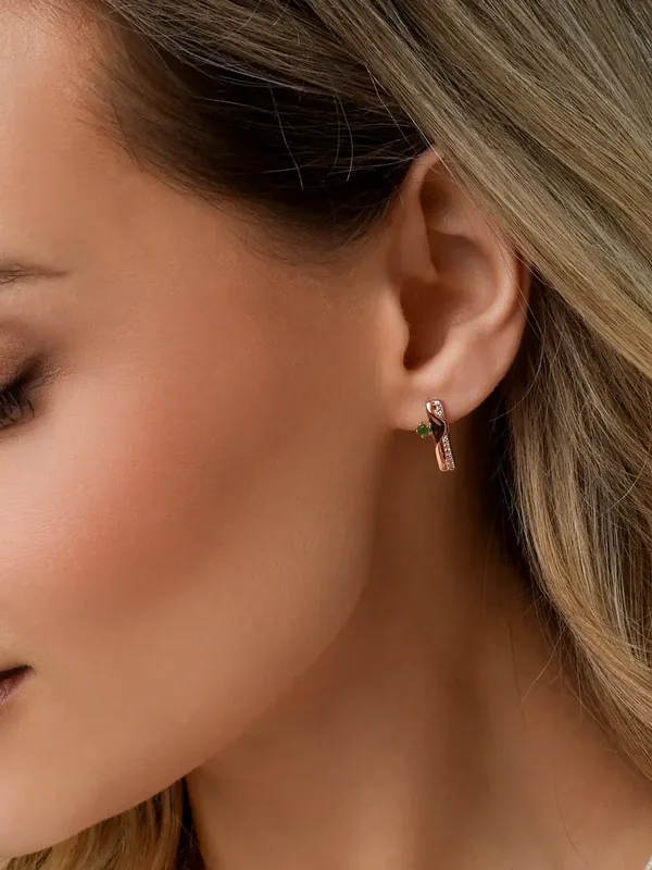 Серьги из серебра с изумрудом и фианитом, золочение