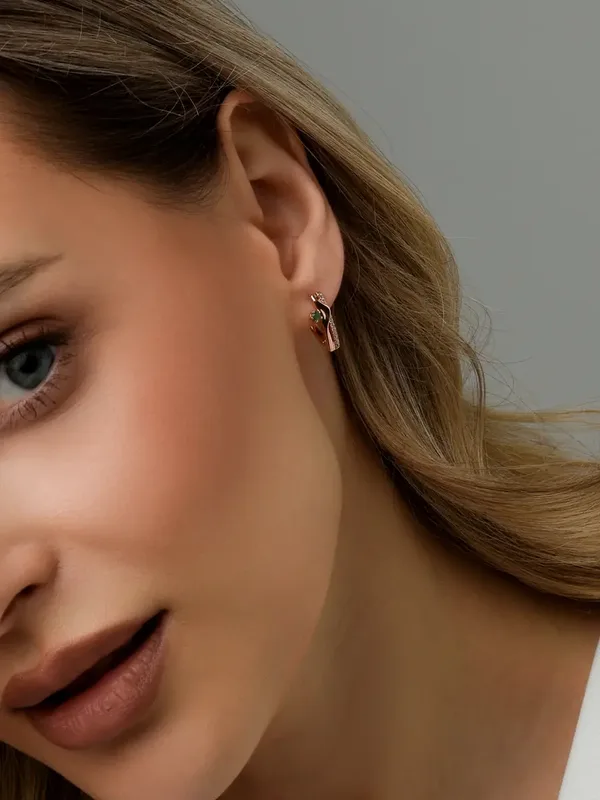 Серьги из серебра с изумрудом и фианитом, золочение