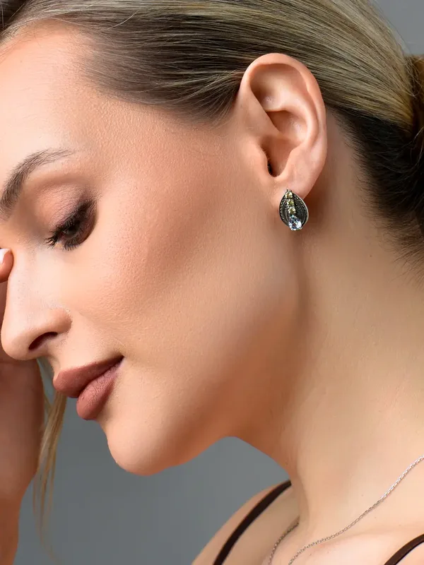 Серьги из серебра с топазом, хризолитом и марказитом, оксид