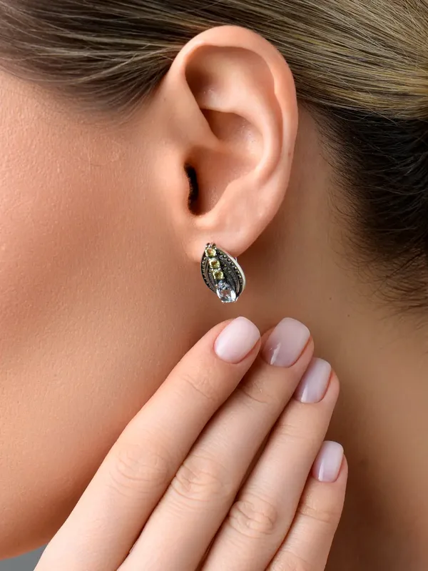 Серьги из серебра с топазом, хризолитом и марказитом, оксид