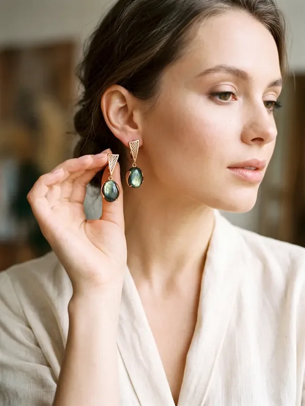 Серьги из серебра с лабрадоритом, золочение