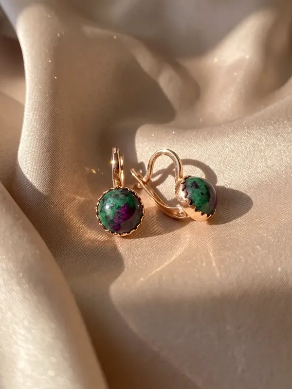 Серьги из серебра с цоизитом, золочение